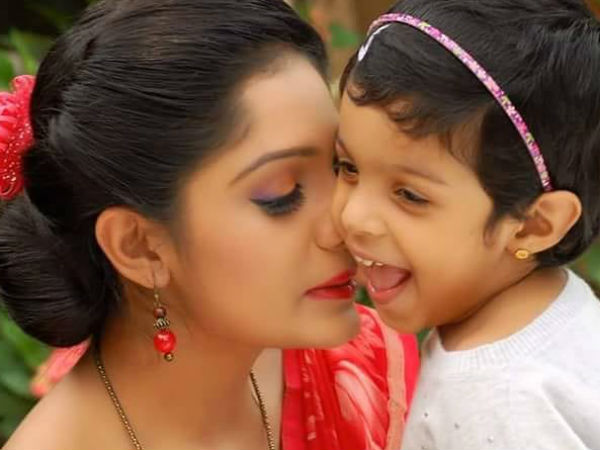 റോയയ്‌ക്കൊപ്പമുള്ള ചിത്രങ്ങള്‍