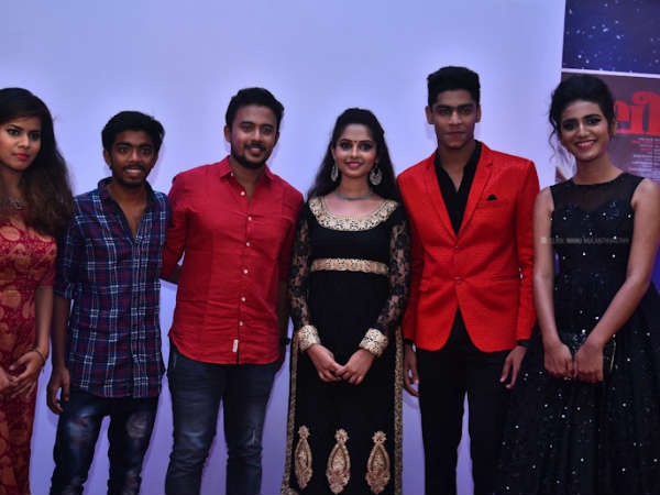 ഗൗണ്‍ പൊക്കാന്‍ അസിസ്റ്റന്റ്