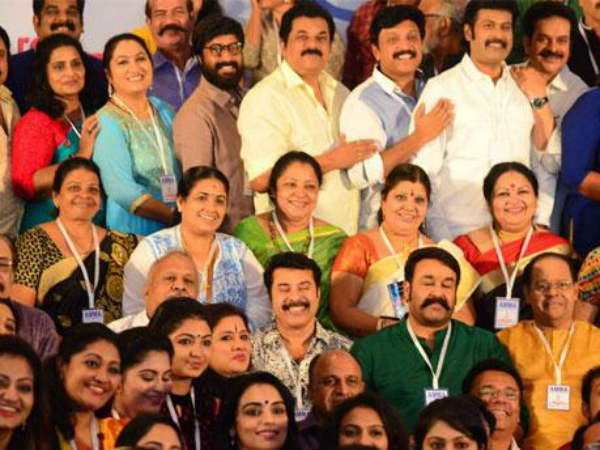 ജനപ്രതിനിധികള്‍ക്ക് നേരെ വിമർശനം 