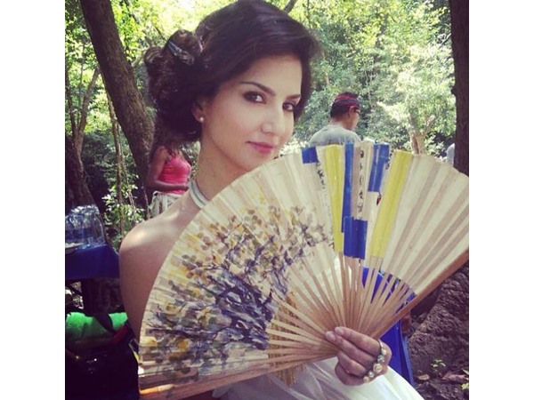  സണ്ണി ലിയോണിനെയും വിട്ടില്ല..