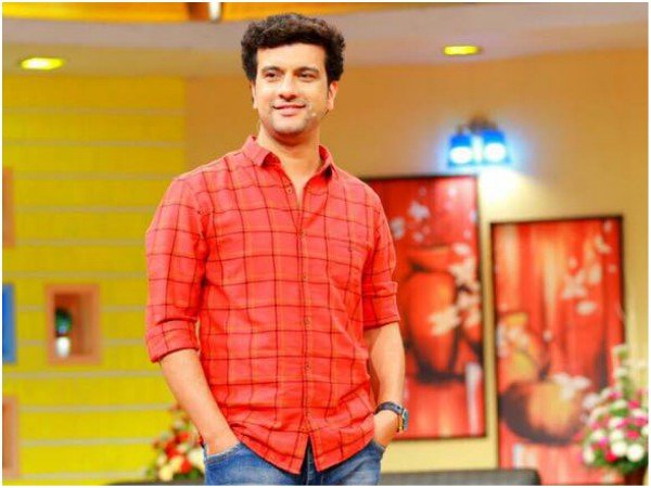 തോട്ടത്തിലൂടെ  ഓടി രക്ഷപ്പെട്ടു