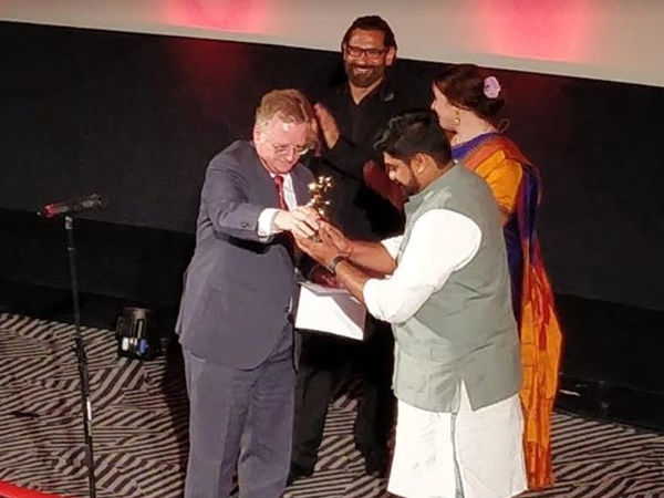 ആദ്യത്തെ ചിത്രനിര്മ്മാണം നേരിട്ട പ്രതിസന്ധികളെപ്പറ്റി മറുപടി പ്രസംഗത്തില് പരമാര്ശിച്ച രാഹുല് ചിത്രത്തിന്റെ പൂര്ത്തീകരണത്തിന് തന്നോടൊപ്പം പ്രവര്ത്തിച്ച സുഹൃത്തുക്കള്ക്കും അണിയറപ്രവര്ത്തകര്ക്കും ഈ അവാര്ഡ് സമര്പ്പിക്കുന്നതായി പറഞ്ഞു. വിവാഹാനന്തര ലൈംഗിക അതിക്രമം, ഗാര്ഹിക പീഡനം, എന്നിവയെപ്പറ്റി അവബോധം സൃക്ഷ്ടിക്കുന്നതിനും പൊതുസമൂഹത്തില് ഈ വിഷയങ്ങള് ചര്ച്ച ചെയ്യപ്പെടുന്നതിനും ചിത്രം വഴിവെച്ചിട്ടുണ്ടെന്ന് രാഹുല് അഭിപ്രായപ്പെട്ടു.