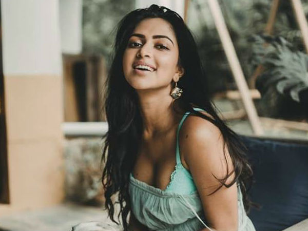 ബോളുവുഡിലേക്ക് അമല