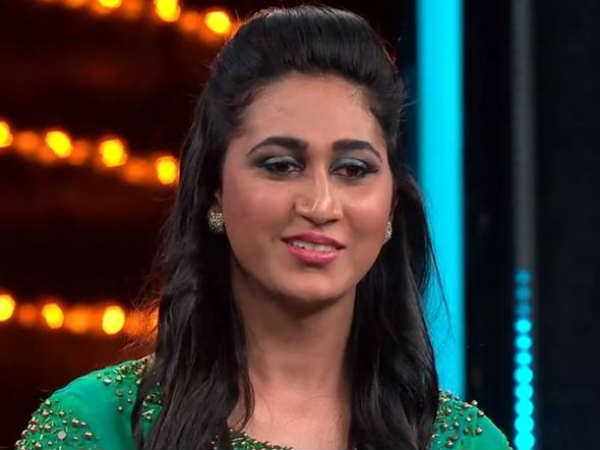  എന്റെ  വഴിക്ക് വിട്ടേക്കണം