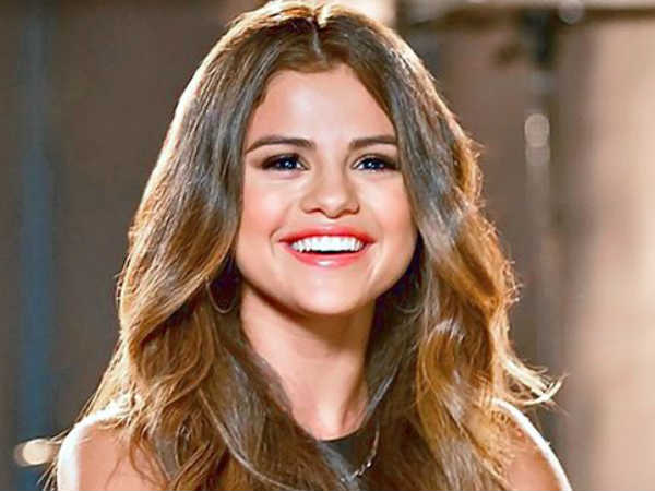   സെലിനയ്ക്കെതിരെ ട്രോളുകൾ