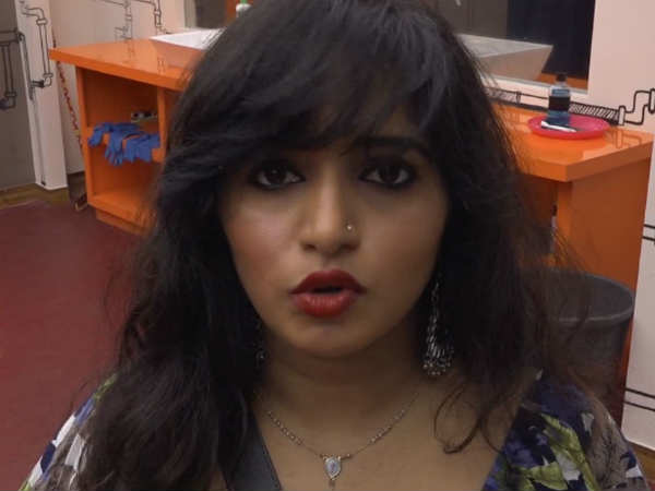 പേളിയ്ക്കെതിരെ പൊട്ടിത്തെറിച്ച് അതിഥി