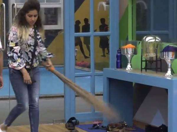 ശ്വേതയില്‍ നിന്നും രഞ്ജിനിയിലേക്ക്