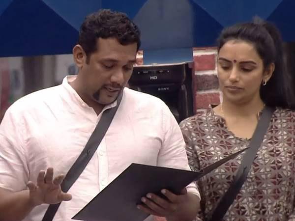 ശ്വേത മേനോന്‍ പുറത്ത് 