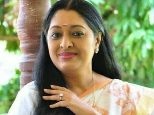   മാധ്യമങ്ങളുടെ മുന്നിലെ  പ്രകടനം