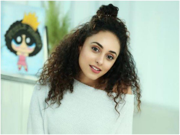 ഭാര്‍ഗവീനിലയം ടാസ്‌ക്കിനിടയില്‍