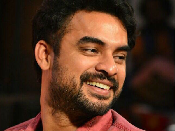 കേന്ദ്രത്തിനെ ട്രോളി ടൊവിനോ 