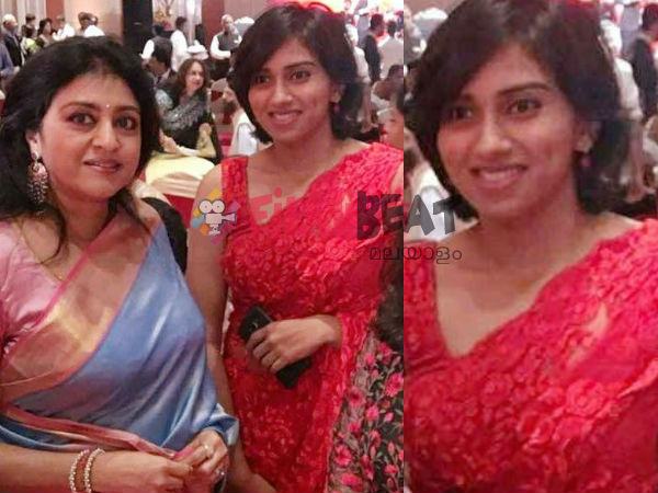 സന്തോഷത്തോടെ പാര്‍വതി