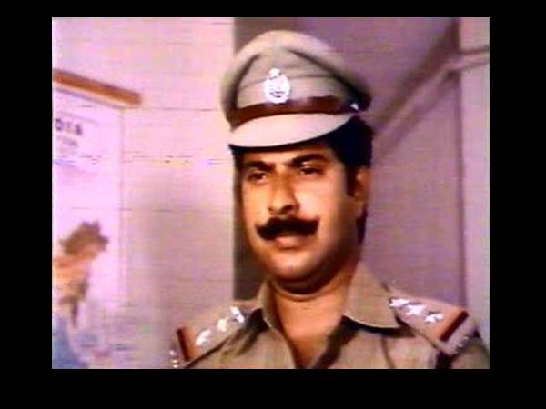 ട്രോളുകള്‍ കാണാറുണ്ട് 