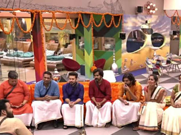 സംശയത്തോടെ വീക്ഷിക്കുന്നു