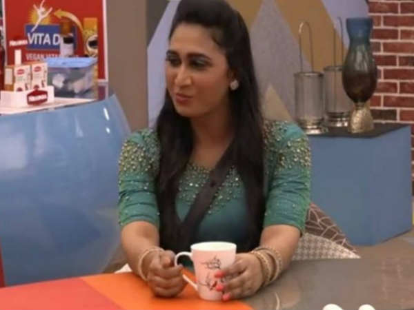  സാരി  പ്രശ്നം