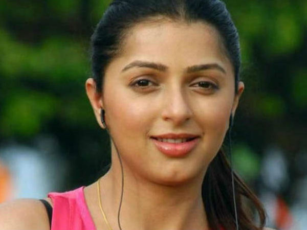 എഴുത്തുകാരിയായി