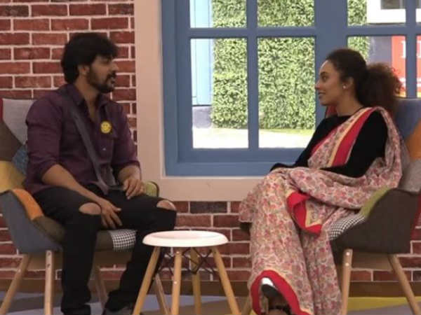 പേളിയുടെ ബാഡ്ജ് ശ്രീനീഷിന്റെ ഷർട്ടിൽ