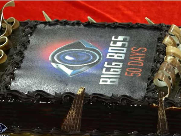 കേക്ക് മുറിച്ചു