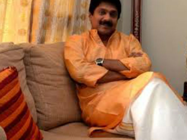 മകന് പുരസ്‌കാരം നല്‍കി വേണുഗോപാല്‍