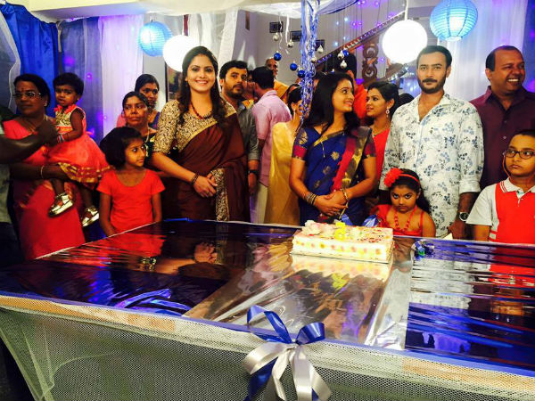  പടിപ്പുര വീട്ടിൽ പത്മാവതിയും  കുടുംബവും