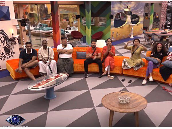  കഥാപാത്രങ്ങൾ 