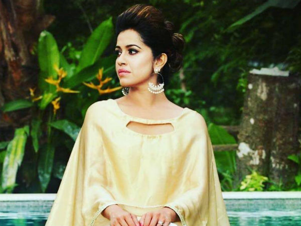    രഞ്ജിനി ആവശ്യപ്പെട്ടു.