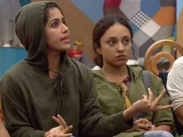  പക്ഷാപാതപരമായി പെരുമാറി