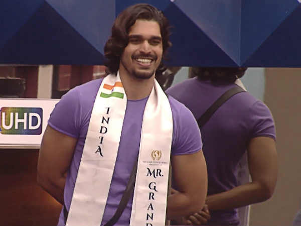 ഷിയാസ് ബുദ്ധിമാനും ബുദ്ധി ശൂന്യനും