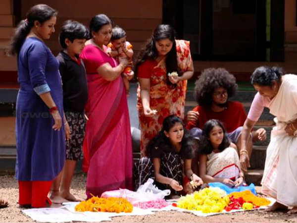 ആഘോഷം പടവലത്തെ വീട്ടില്‍