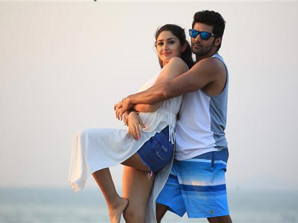 കളർഫുളായ ഫ്രെയിമുകൾ