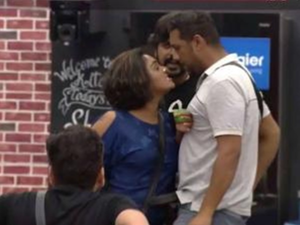 ആര്‍ക്കും സങ്കടമില്ല..