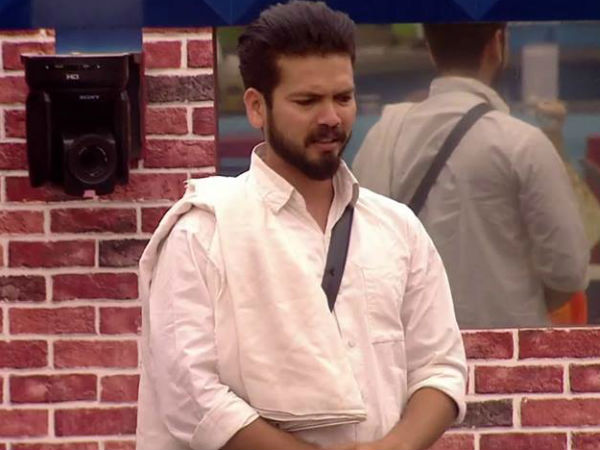 സന്തോഷത്തോടെ പുറത്തേക്ക്