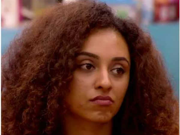 ഷിയാസിന്റെ മണ്ടൻ കോഴി‌