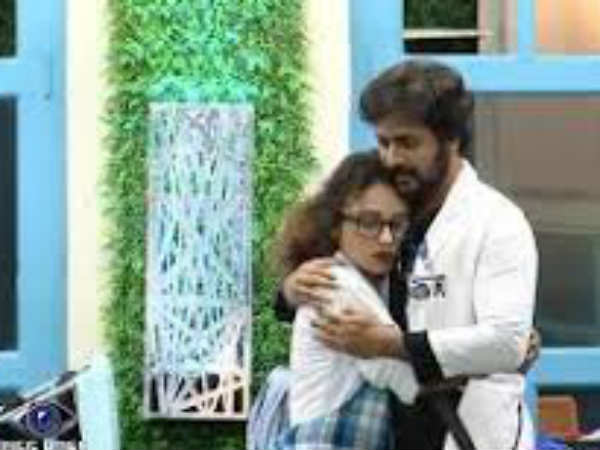 ശ്രീനിയ്ക്ക് മുന്നിൽ  പേളിയെത്തി