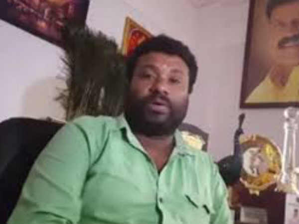 പാട്ട് പാടാൻ  അവസരം കിട്ടിയത് ഇങ്ങനെ