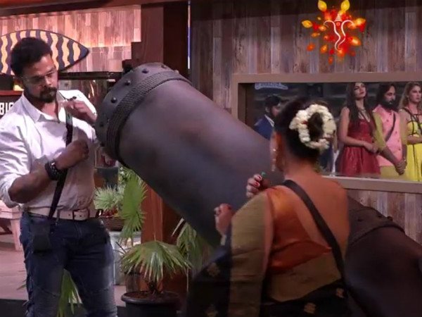 അനൂപ് ജലോട്ടയ്ക്ക് ലഭിക്കുന്നത്?