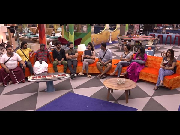 വസ്ത്രത്തിനകത്ത് താക്കോല്‍