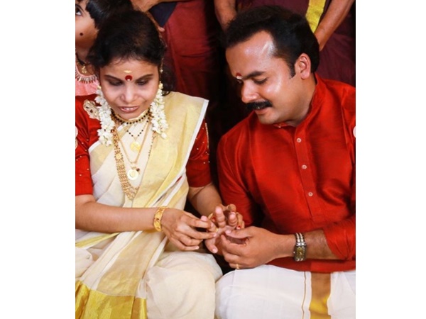  ആത്മവിശ്വസത്തോടെ പ്രിയ ഗായിക