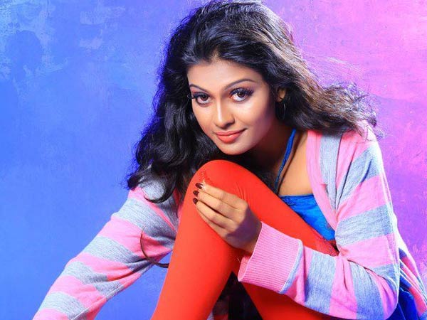 പൊതുവേദിയിലെ പൊട്ടിക്കരച്ചില്‍