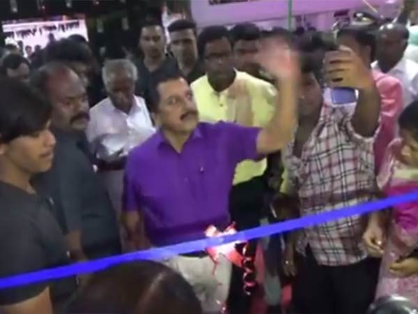 ഫോണ്‍ തട്ടിക്കളഞ്ഞു