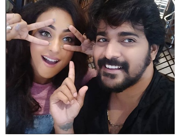 പേളിയും ശ്രീനിഷും 