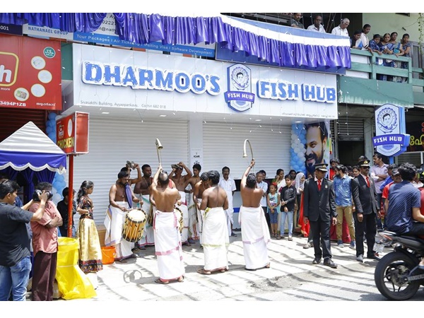  ധർമജന് പിന്നാലെ സിനിമതാരങ്ങളും