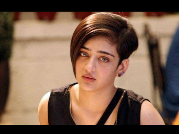 സോഷ്യല് മീഡിയയില് തരംഗമായി