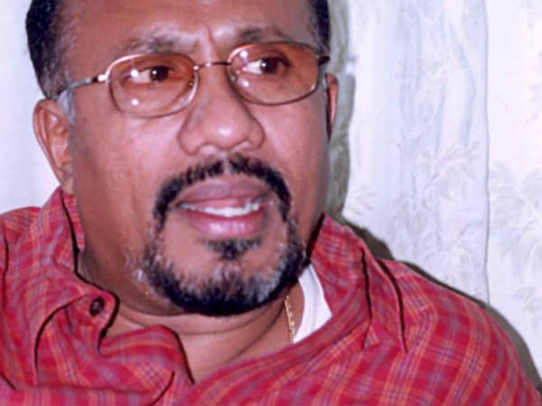  നടൻ രതീഷ്  രൂപ മറിച്ചു