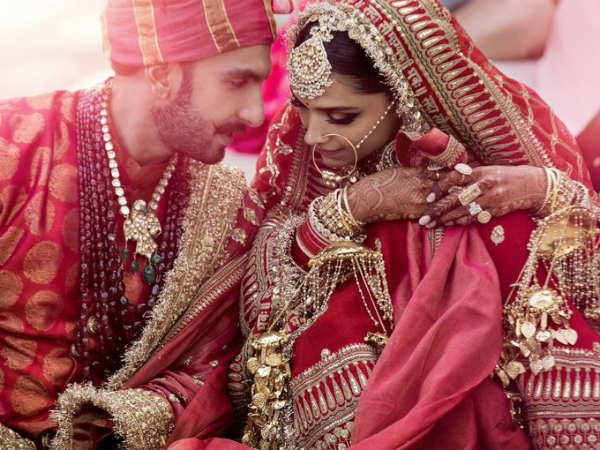 ഷെർവാണിയായും  ചുവന്ന  ലെഹങ്കയും