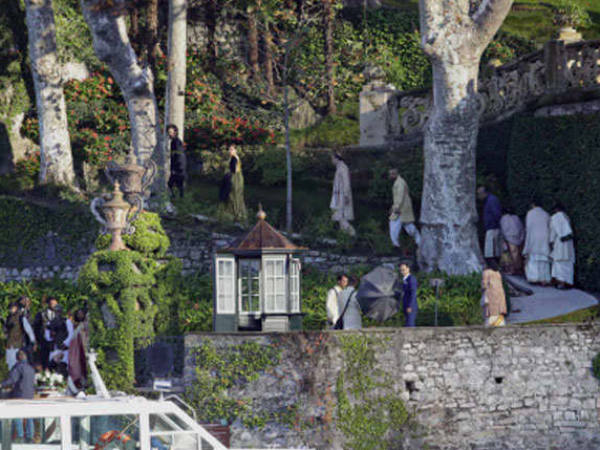   അതിമനോഹര വിവാഹ വസ്ത്രം