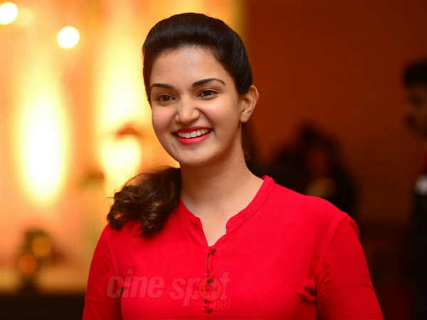 നാലര മണിക്കൂർ