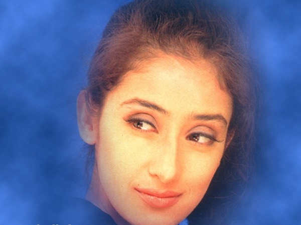 ചിരിച്ചുനില്‍ക്കുന്നു