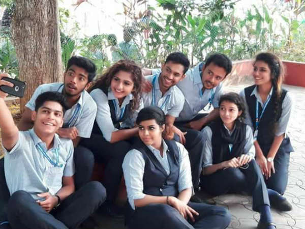 ഹെെസ്‌കൂള്‍ പ്രണയം