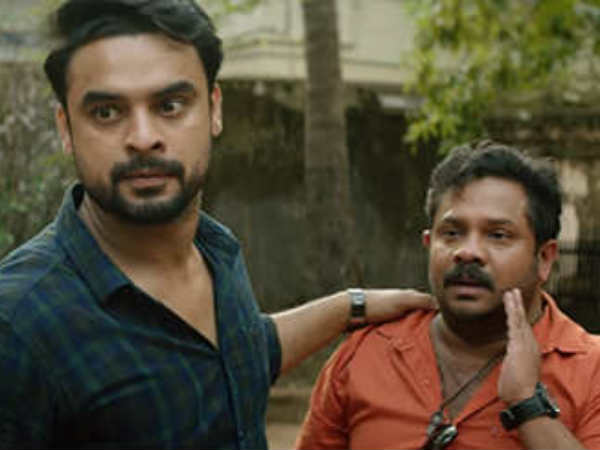 ടൊവിനോയും കുഞ്ചാക്കോ ബോബനും